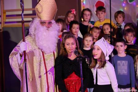 Miklavžev koncert na Osnovni šoli Toma Brejca napolnil telovadnico do zadnjega kotička (49)